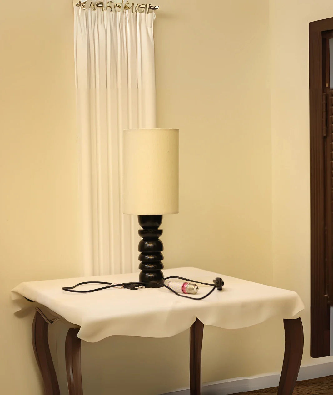 Hunter small wooden lamp