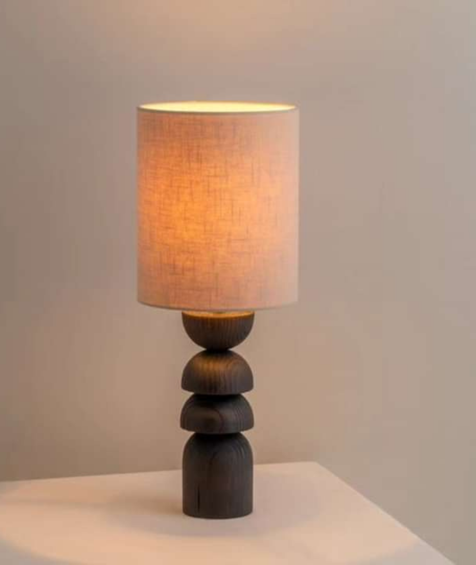 Hunter small wooden lamp